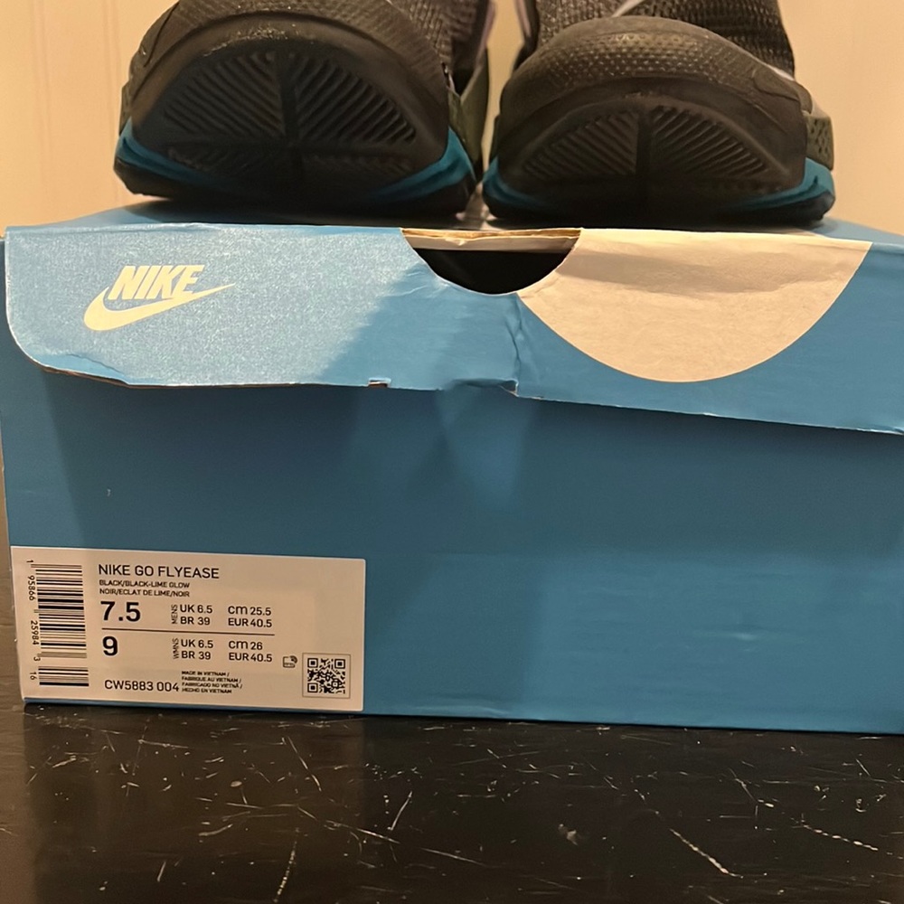 Brand new Nike Go Flyease